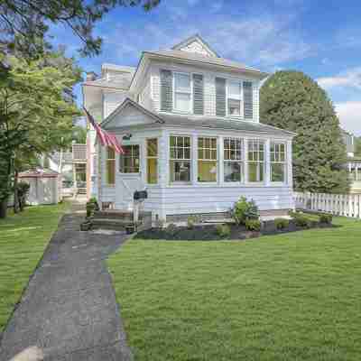 Beautifully renovated 2 Bedroom, 1st Floor apt -Greenport Village, Walk to town! Hotel Exterior