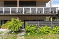 Perfect SLOCAN Getaway Suite - Beach - Hike - Bike - Homestays