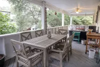 🏡Central Nags Head⛱ Walk to the Beach or Sound🐕‍🦺Dog Friendly🐶Fenced In Yard - Hot Tub