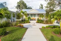 Key West Style Cottage - with pool/hot-tub