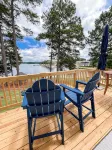 Lakefront, Dock, Kayaks, Paddleboards, Pool,Hot Tub and Access to Boat Rentals!