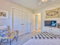 Peaceful downtown Sylva home, 3BR, porch, creek, Wifi Hotels in Sylva