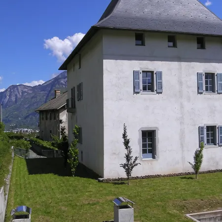 Un Étage Complet Dans une Tour Médiévale Rénovée au Cœur du Pays du Mont-blanc