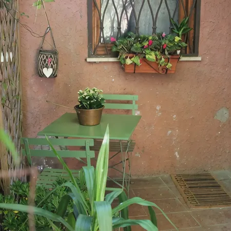 Depandance surrounded by the greenery of northern Rome