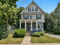 Cozy 2-bedroom apartment in charming Dedham - Legacy Mall with WiFi Hotels in Dedham