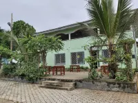 Deux-Palmes-Kribi, close to the beach (200m), comfortable and family-friendly โรงแรมใน
