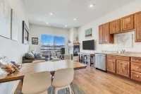 BEST VIEWS in Newpark Terrace! 2Bed/ 2Bath- Close to Skiing and walk to shops! - Wifi