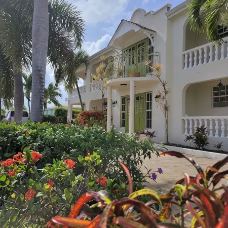 Relaxing, Amazing beach, pool, Cheap cars, quiet area, surfers paradise 3
