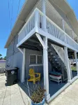 Ocean Views - Boatman’s Beach House! Steps to St. Augustine Beach. Sleeps 10. - 4 stjerner