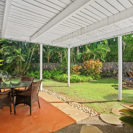 3 Bedrooms with Baths, Air Conditioning and Heated Pool Near Grand Hyatt.