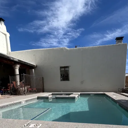 Midtown home with Pool Spa, fire pit, close to U of A, Restaurants, & Shopping