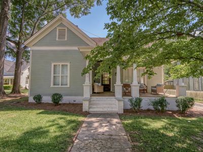 Private Pool & Hot-tub! Walk Downtown; Large Porch; King Beds; Spacious