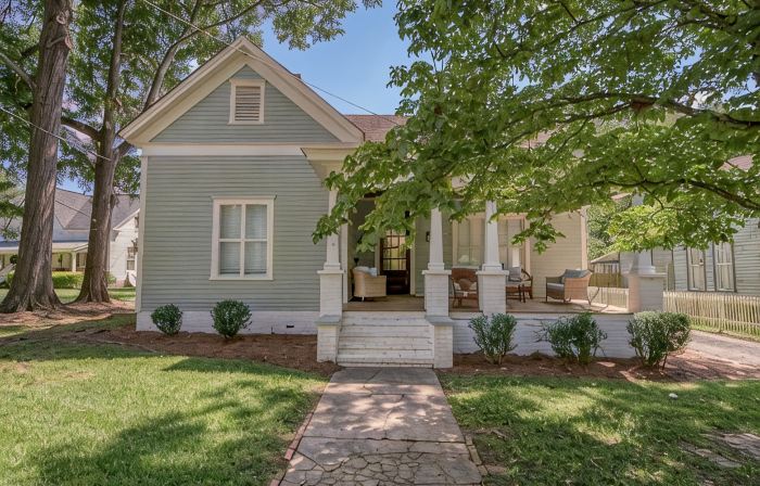 Private Pool & Hot-tub! Walk Downtown; Large Porch; King Beds; Spacious