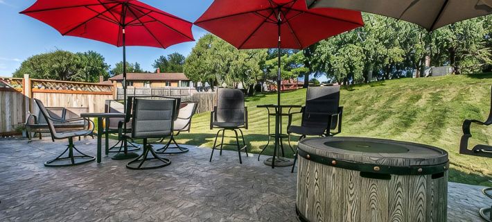 Spacious Updated Home Within Minutes to Shopping & Restaurants! Hotels in Дуб'юк