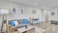 Beautiful Furnished 2 Bedroom w Fast Wi-Fi + Parking Space + Central DT Location - Homestays