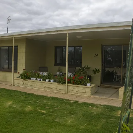 Lake Bonney Views - Cabin Retreat