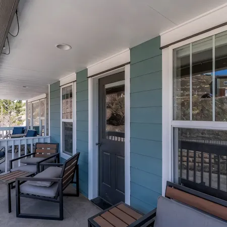 Town Home On The River. A/C. Views. Fish. Hot Springs. Walk To Town .