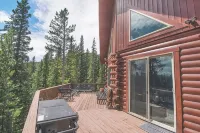 Overlook Lodge - Hot Tub, Fireplace & Private Creek. Family-Friendly!