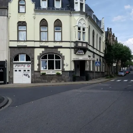Hotel Jägerhof Отели в г. Майен