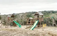 Hilltop Haven on 31 acres w/ Breathtaking Views, Horses, & Epic Fire Pit - con encanto