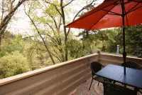 Cabin - Rustic Glam + Game Room + Views +Workspace- Minutes from Attractions - Hytter