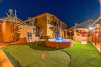 1 min walk to O.K. Corral & Allen St.  Perfect for families & dog friendly.