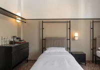 Wellesley Hotel