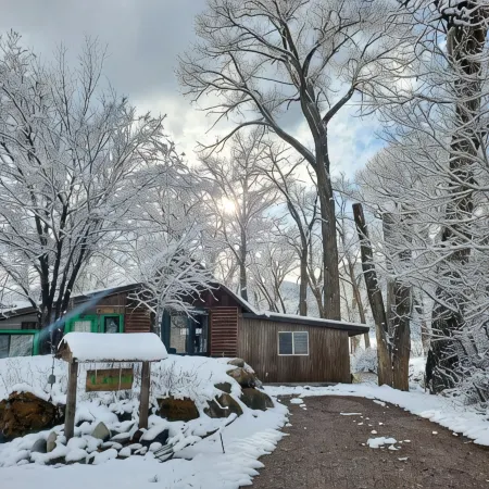 1907Creekside Cabin w/ hot tub & sauna; bike, hike, ski & fish- Go Back in Time