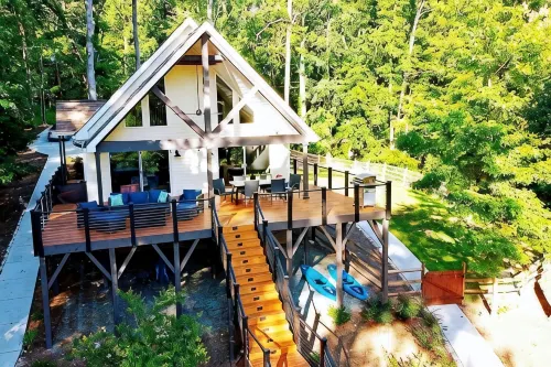 Lakefront retreat for family, friends & fun! - Balkoner