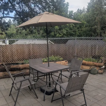 Ponderosa patio with AC, WiFi, mins from airport, downtown & arboretum