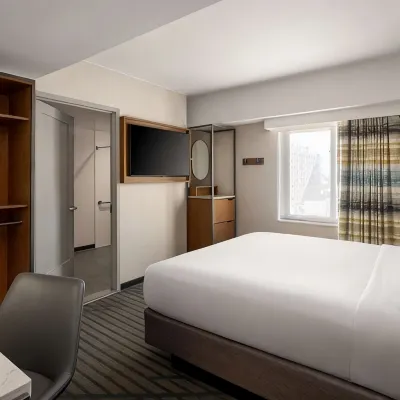 Hampton Inn Long Island City NY Отели рядом с достопримечательностью «Верхний Ист-Сайд»