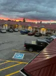 Tulip Motel - parking