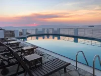SeaRock Rooms and Suites