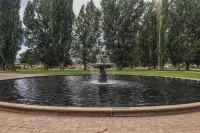 Enjoy Artisan Bread ❤️ Quiet Rambler + Historic Park, Firepit, Pets, 2 Car Garage