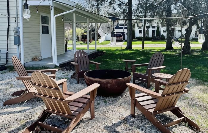 Spacious Farmhouse in Douglas; Walk to Downtown, Waterfront & Saugatuck!