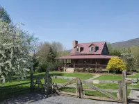 Countryside Cabin with Mountain Views near Surreybrooke Gardens