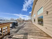 Relaxing Mountain View, 5 Bdr Sleeps 11, 4400 Sqft - Homestays