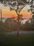 East Hampton: Chic 4 bed, Water Views, Walk to Beach, 5 min drive to Amagansett