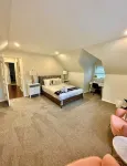 Catskills - Windham Villa | 6Br, 4 BA, XL Pool, Hot Tub & Cinema, Gardens