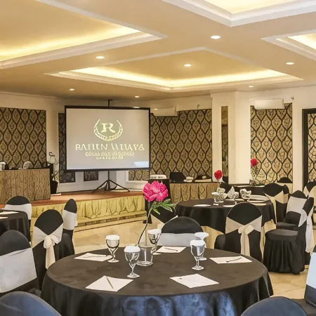 Raden Wijaya Hotel & Convention