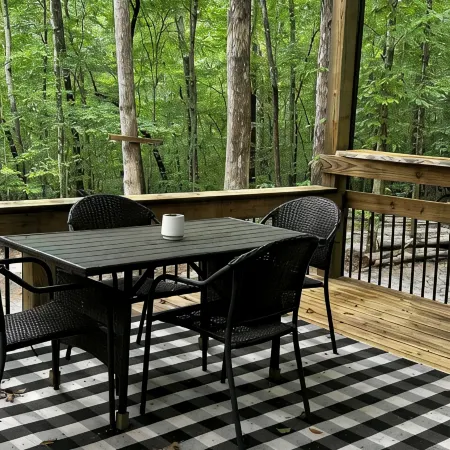 Cozy 2-bedroom RV 1.5 miles from Wolf Creek Marina, Lake Cumberland KY