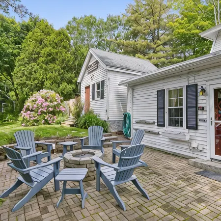 Charming Family-friendly 10 BR, 10.5 BA Property by Perkins Cove!