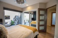 Luxury beach vacation - Ocean view bright and fun