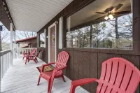 Bluebird Cottage - Hot Tub - Pool - Coffee - Fire Pit - less than 1 mile to SDC! - Hytter