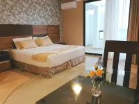 Premium Suites Deluxe Aparthotel Equipetrol Отели в г. 