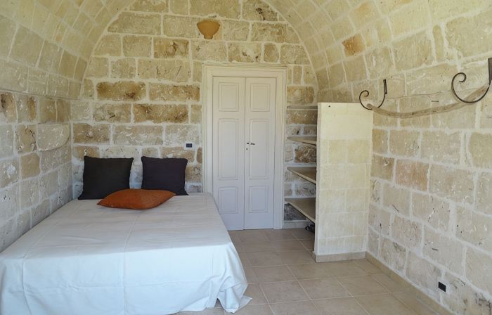 Carefully renovated, located in the very calm countryside with seaview
