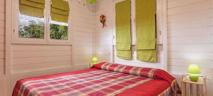 CLIMATISEE traditional wooden house with WIFI, near the beaches Hotéis em Deshaies