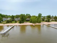 Sandy Shore Lodge- beautiful, private sand beach awaits! - Chalets