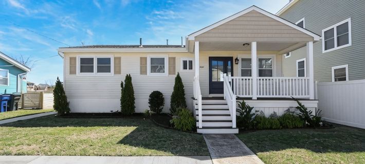 Pristine, airy beach home: sunsets, surf, golf, AC Hotels in Brigantine