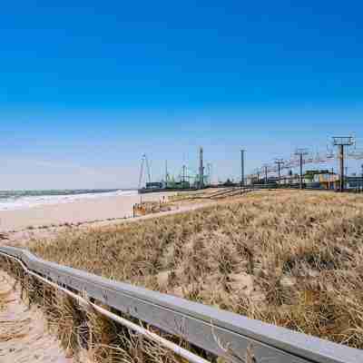 Beach House with 2 Beach Badges, 1 Block to the Beach, Boardwalk, and Shopping Fitness & Recreational Facilities
